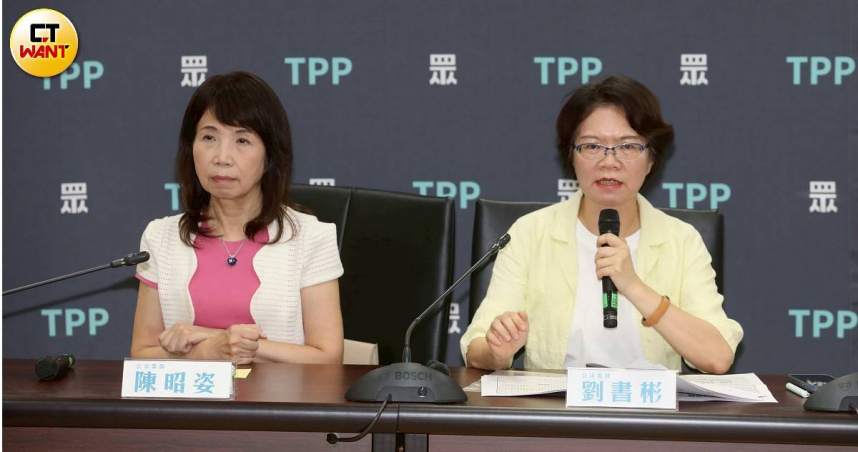 民眾黨立法院黨團14日舉行「照顧青年不是口號，民進黨別只會騙票」記者會。（圖／劉耿豪攝）