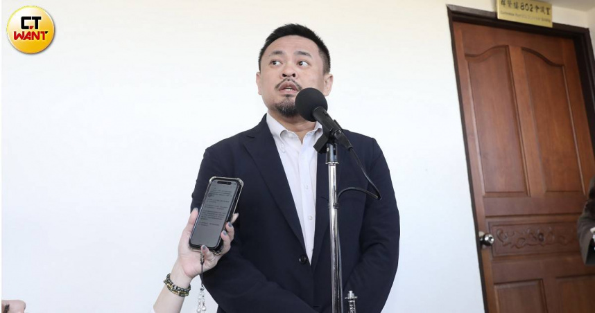 勞動部原宣稱，開放80歲以上免巴氏量表政策後，會新增10萬名民眾搶申請外籍看護，但他今天說明，從8月1日迄今，勞動部實際收到的申請人數僅1450人，至於未來趨勢為何仍有待觀察，該說法也遭在野立委輪番質疑（圖／劉耿豪攝）