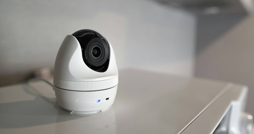 新竹縣單親媽媽與5歲女兒倒臥床上雙亡，友人透過監視器發現異狀報警。（圖／示意圖，Unsplash）