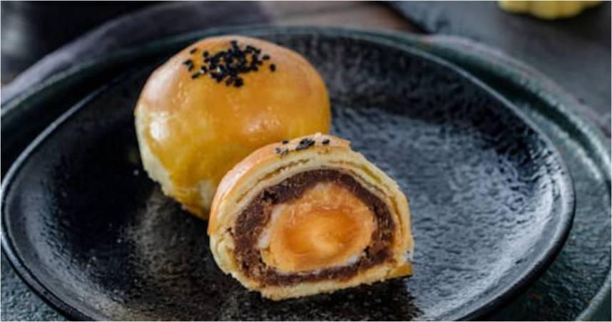 彰化市知名蛋黃酥名店「不二坊」今開放預購。（示意圖／翻攝自Pexels）