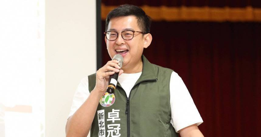 民進黨發言人卓冠廷指出，台中市大里垃圾掩埋場堆置垃圾爆滿，批評市府處理不力嚴重影響民生。（圖／翻攝自卓冠廷臉書）