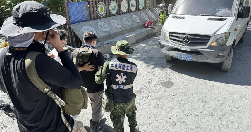 花蓮災區30日上午發生救災意外，來自彰化的志工遭鋼條砸中頭部，被緊急送醫救治。（圖／報系資料照）