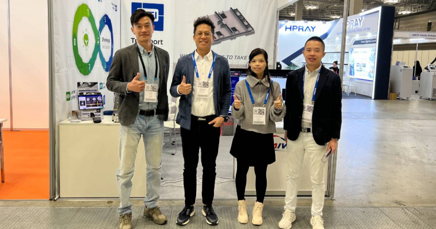 台灣懷霖工業副總劉明杰（左二）帶領團隊至海外參展，積極拓展國際市場。（圖片提供／懷霖工業）