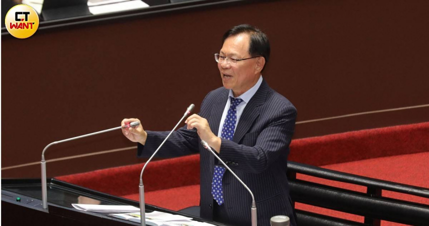 民眾黨立委張啓楷表示，普發現金1萬元是「還稅於民」的應有之義，呼籲行政院加速執行及早回饋全民。（圖／周志龍攝）