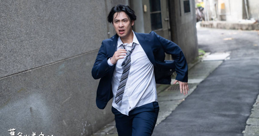 連晨翔收到母親送醫的消息 急忙跑回家。（圖／TVBS）