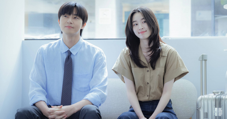 朴敘俊（左）與元志安飾演戀人，實際相差11歲。（圖／Hami Video提供）