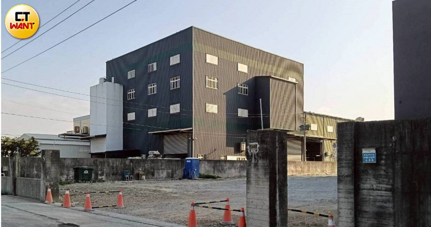 前身為明道大學防火實驗室的「台灣檢測科技研發基金會防火實驗室」被爆出疑似使用明道大學已報廢的器材施行檢驗業務，同業直斥這種「歹銅舊錫」煉金套利術恐怕涉及變相掏空。（圖／顏瑋辰攝）