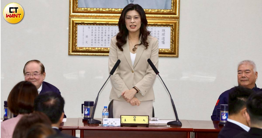 鄭麗文表示，國民黨在國會一定會堅守崗位，盡忠職守，幫大家守護臺灣的國防力量，也幫大家看緊荷包。（圖／方萬民攝）