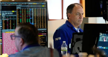 投資人開始擔憂人工智慧（AI）建設浪潮的負面效應，可能顛覆整個產業的商業模式，並推高失業率。（圖／達志／美聯社）