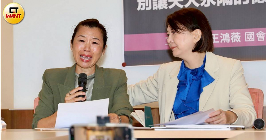 國民黨立委王鴻薇召開記者會，揭露旅澳女子凡妮莎因國籍認定問題回台尋親受阻。（圖／方萬民攝）