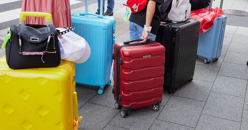 有位旅遊業從業人員分享，有一組15人團的客人要求大陸10天旅遊行程，價格要在新台幣1萬3000元內，讓他感到相當傻眼。（示意圖／photoAC）