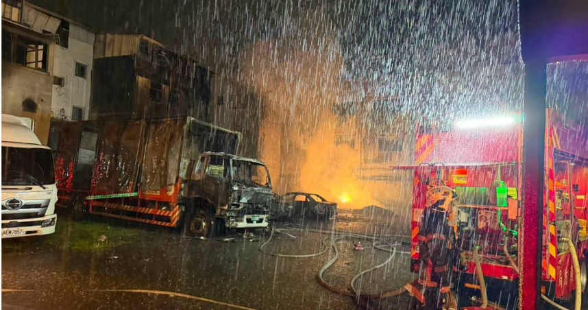 台南安南區凌晨驚傳爆炸！疑違規堆置化學廢棄物釀災　警已掌握涉案人士