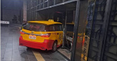計程車司機邵立達為抗議司法不公，開車衝撞台北地檢署大門。（圖／翻攝自邵立達臉書）