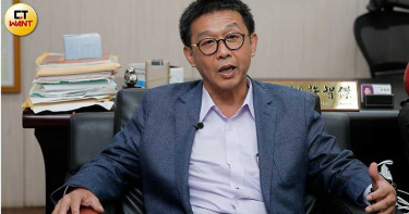 台網友洗板嗆聲AIT 許智傑籲保持冷靜