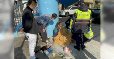 街友「崇尚自由」不回家 寒流夜倒臥路橋下險凍死
