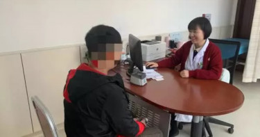電商男「胸部不停長」以為發胖!醫生輕壓「乳汁狂噴半米遠」