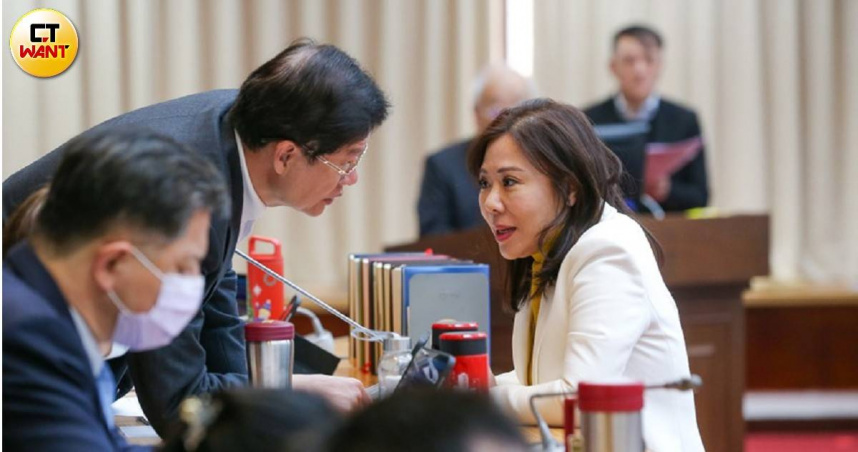 總統賴清德與民進黨立院黨團總召柯建銘近日頻頻傳出意見相左，國民黨立委李彥秀（右）直言賴、柯二位該喝「交心珍奶」。（圖／黃耀徵攝）