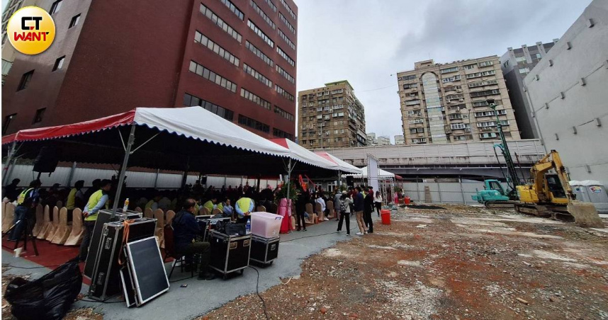 「富品南京」整合20餘年未果，富品建設介入後，依住戶不同需求提供出售、合建、委建選項，不同意戶變尊重跳過，因此短短3個月便完成整合。（圖／林榮芳攝）