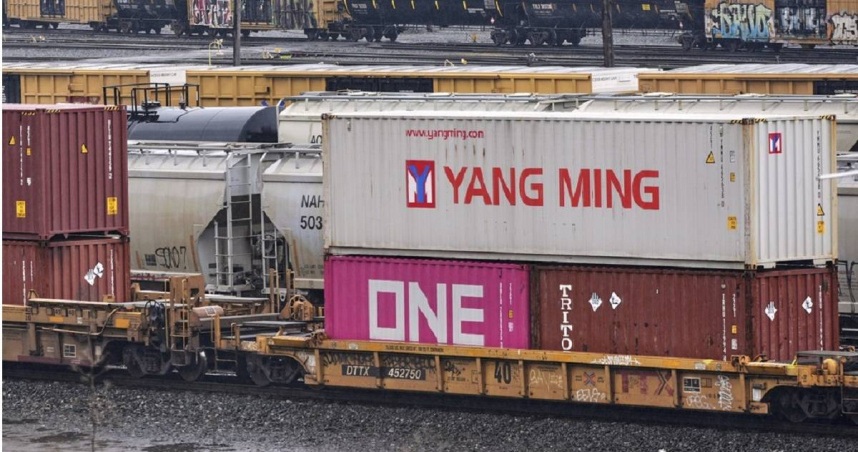 美國海關及邊境保護局於當地時間11日晚間發布公告，針對川普2日頒布的關稅行政命令公告報關指南，以及最重要的20項關稅豁免清單。（示意圖／達志／美聯社）