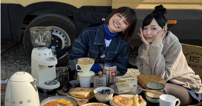 宇珊YT新節目《與珊同行 露營車新生活》首集邀來同是Popu Lady的寶兒擔任嘉賓，兩姐妹一上車就無話不談。（圖／與珊同行提供）