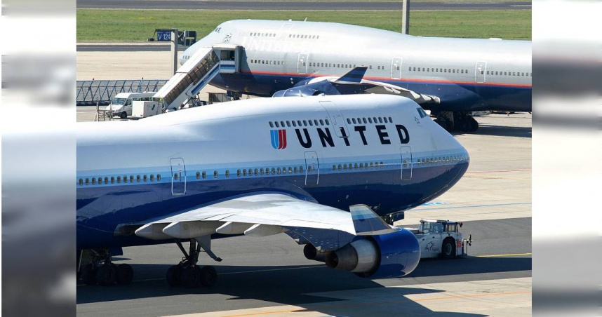 美國聯合航空（United Airlines）2325航班13日起飛後，飛機右側引擎突然爆炸起火，班機立刻緊急返航迫降。（示意圖／Pixabay）