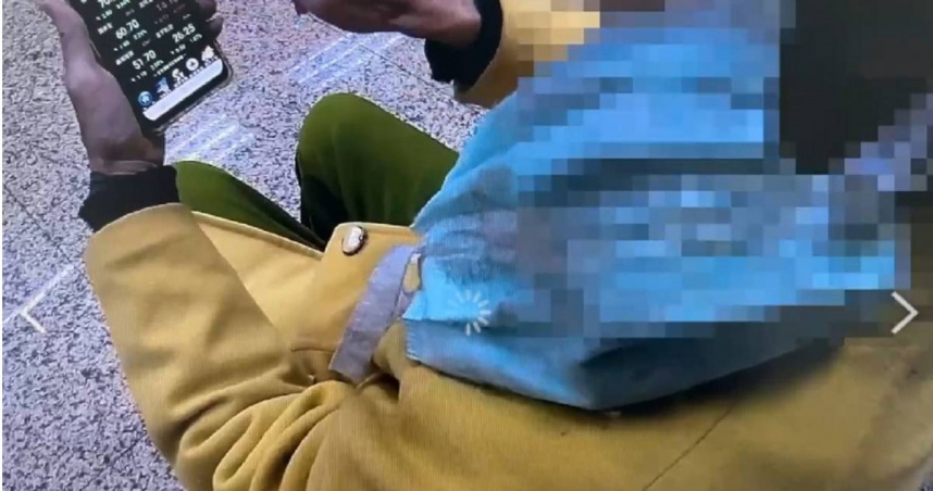 1名婦人險被詐團騙取百萬元，所幸在2名員警的勸阻下，成功守住財富。（圖／翻攝畫面）