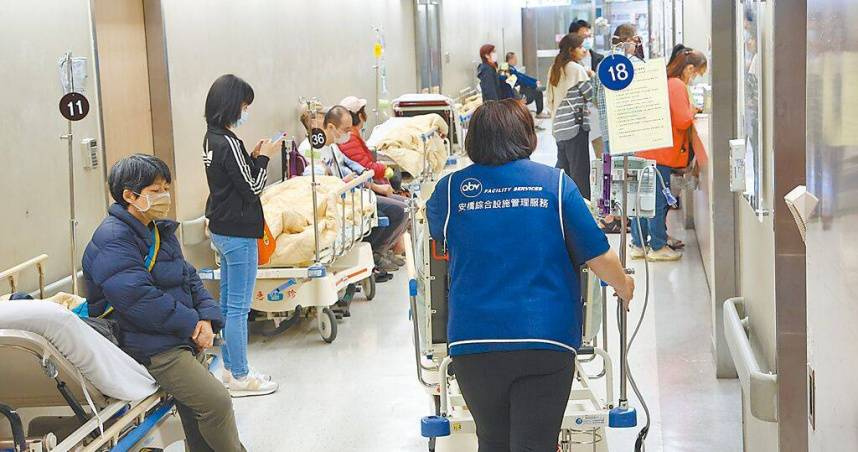 急診壅塞問題嚴重，醫護人員掀起離職潮。（圖／報系資料照）