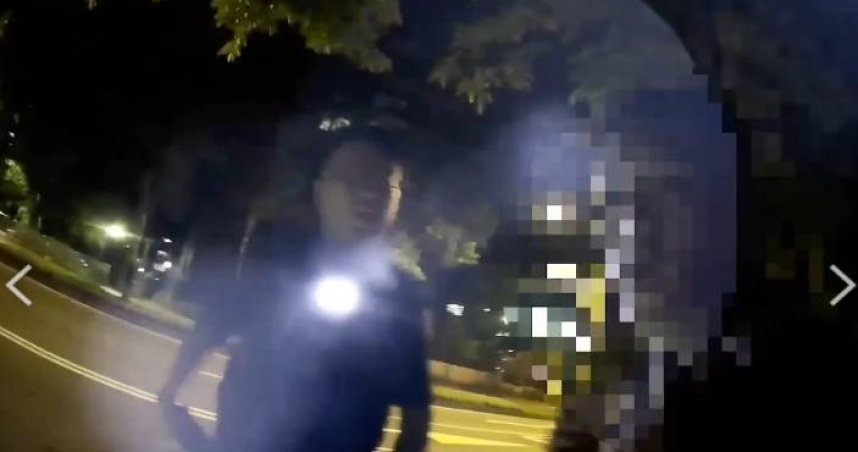 25歲的邱姓計程車司機驚覺自己載到車手後火速報警，成功為受騙的侯女追回80萬現金。（圖／翻攝畫面）