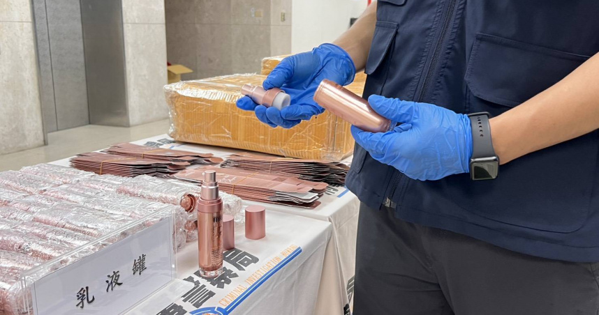 刑事局聯手關務署，逮獲2名泰籍男子涉嫌利用乳液夾藏海洛因入境。(圖／翻攝畫面)