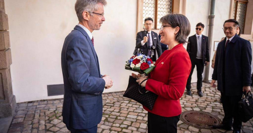捷克參議院議長韋德齊曾張貼他與蕭美琴相談甚歡的照片。（資料照片／取自韋德齊X）