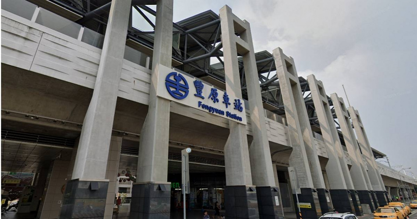 豐原火車站大廳發生濺血衝突，27歲黃女與母親遭黃姓前男友砍傷。（圖／翻攝Google Map）