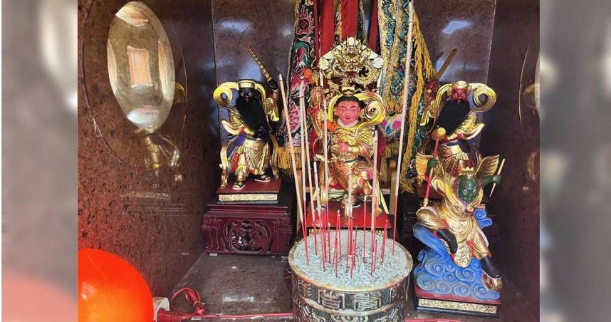 台中市南區復興宮廟埕旁的五營將軍廟神尊遭竊，五營缺了一角。（圖／民眾提供／中國時報記者寶智華台中傳真）