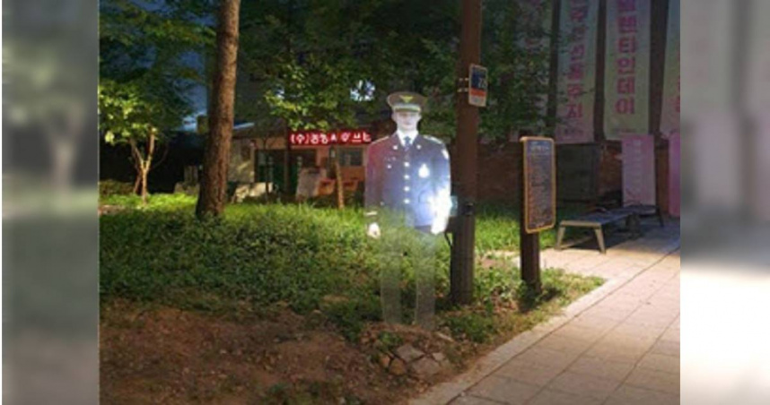 南韓首爾中區的中洞3公園引入了「3D全息投影警察」。（圖／翻攝自首爾中部警察局）