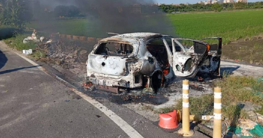 高雄今早發生槍殺命案，警方於犯案車輛內搜出2把改造手槍。（圖／翻攝畫面）