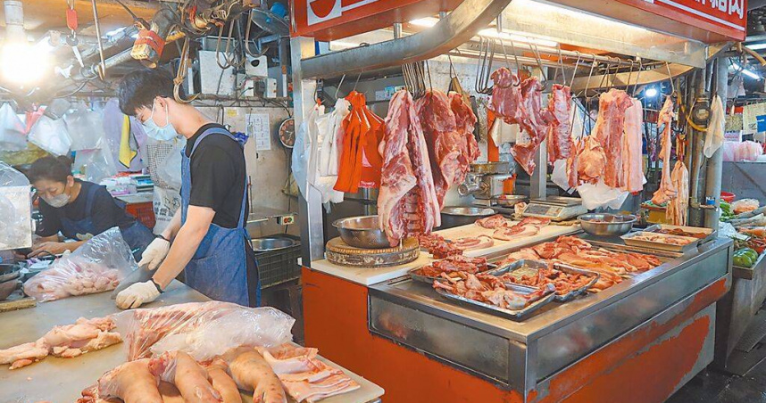 颱風破壞豬舍、加上天氣高溫，主計總處表示，8月豬肉價漲8.09％，創18個月新高。（圖／資料照）