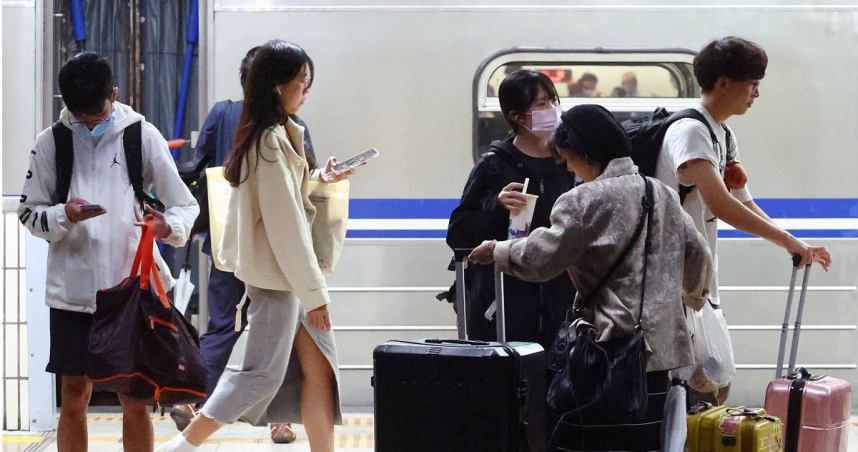 原PO在台鐵吃義大利麵跟香腸被罵。（示意圖／報系資料照）