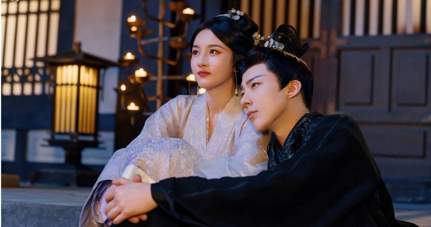 宋祖兒(左)和劉宇寧(右)在《折腰》裡先婚後愛，感情越來越甜。（圖／八大）