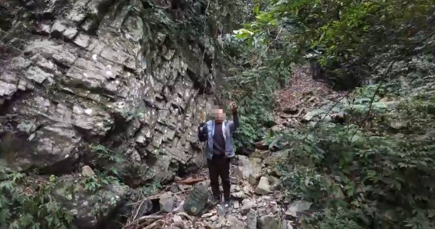 陸軍裝甲兵台中登山失聯6天，空拍機一拍竟比讚報平安。（圖 ／翻攝畫面）
