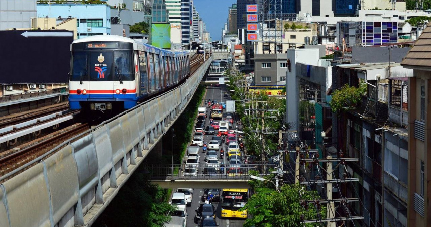 泰國男子自述搭乘捷運途中，手臂突遭不明血跡抹染，疑似遭人蓄意攻擊，引發恐慌。（示意圖／Pixabay）