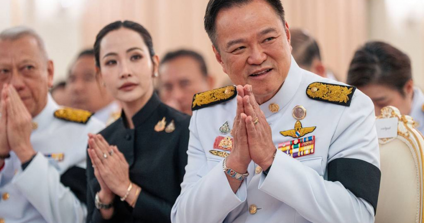 泰國內政部長兼總理阿努廷宣布解散國會，稱「將權力還給人民」。（圖／達志／美聯社，下同）