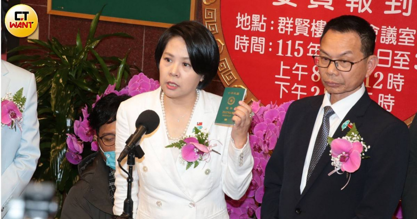 立法院長韓國瑜就李貞秀國籍爭議首度表態，強調是否違法應由行政機關依法處理，院長職責是保障立委能夠履行職責。（圖／周志龍攝）