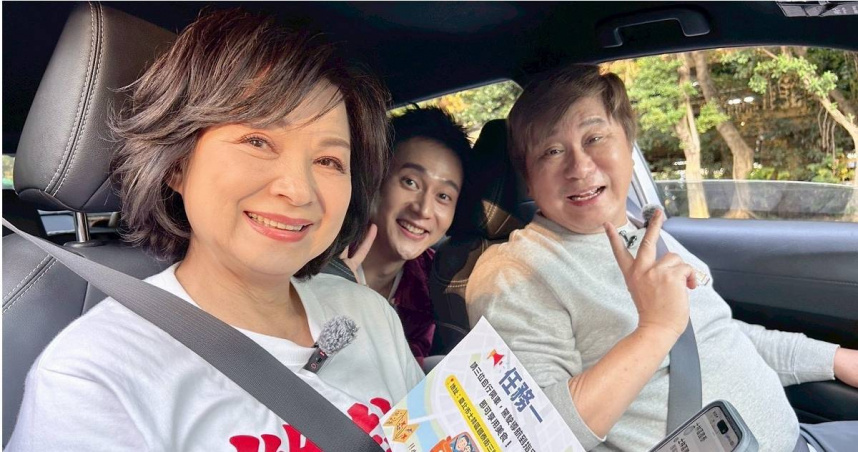 胡瓜（右起）開車載劉冠廷、楊貴媚。（圖／下面一位提供）