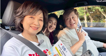 胡瓜（右起）開車載劉冠廷、楊貴媚。（圖／下面一位提供）