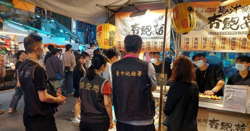 中檢聯合相關單位前往逢甲夜市確認塑膠袋是否有漲價情形。（圖／台中地檢署）