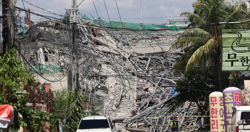 菲律賓爆建築工地倒塌，目前已救出26人。（圖／達志／美聯社）