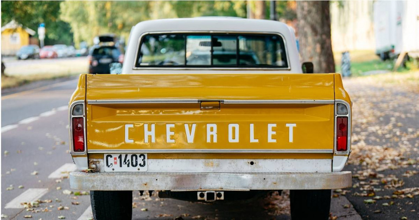 美國堪薩斯州1輛雪佛蘭（Chevrolet）卡車竟衝上足球賽，釀2死10傷。（示意圖，非當事車輛／翻攝自pexels）