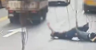 黃姓男子與毛姓男子2人因有1500元的債務糾紛，一言不合竟大打出手。(圖／翻攝畫面)