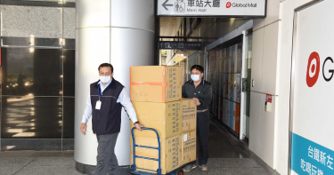 防疫第一線員警鬧口罩荒 署長陳家欽壓陣發放