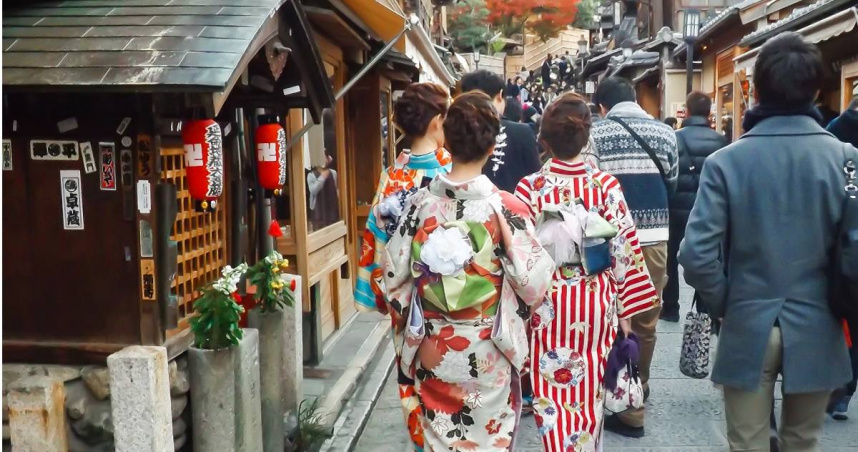清水寺是日本京都最著名的歷史古建築之一，每年吸引數百萬遊客朝聖。（示意圖／翻攝自photoAC）