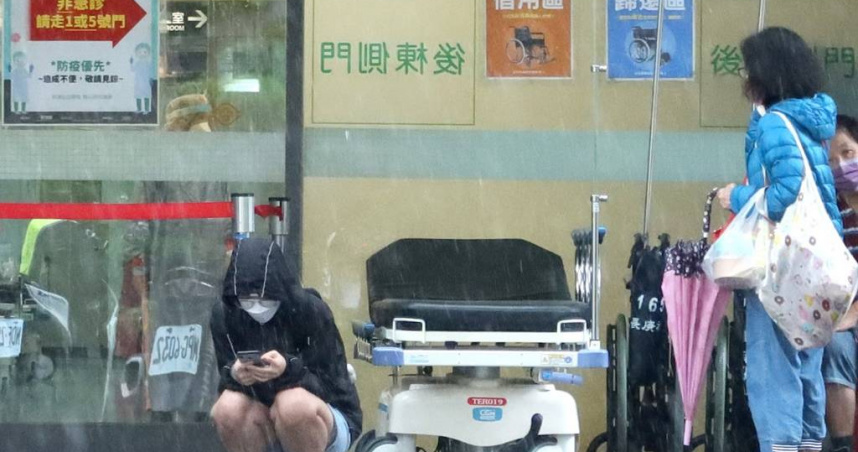 春節後30萬人慘拉進醫院，腹瀉就診人次創10年來最高。圖為急診門口景圖。（示意圖，shutterstock／達志）